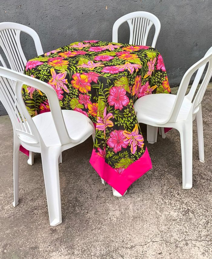 Toalha Quadrada Chita - Preta Flor Rosa c/ Borda Pink (1.5x1.5m)