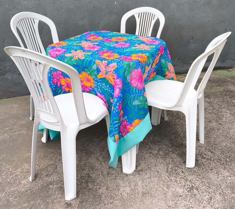 Toalha Quadrada Chita - Azul Escuro Flor Rosa c/ Borda Tiffany (1.5x1.5m)