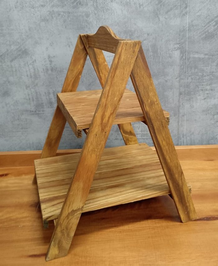 Escadinha de Mesa Ripada Madeira